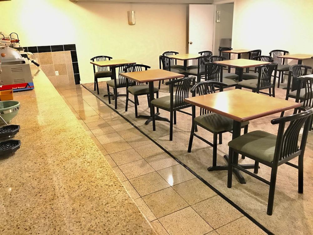 ロードウェイ イン テンプル エクステリア 写真